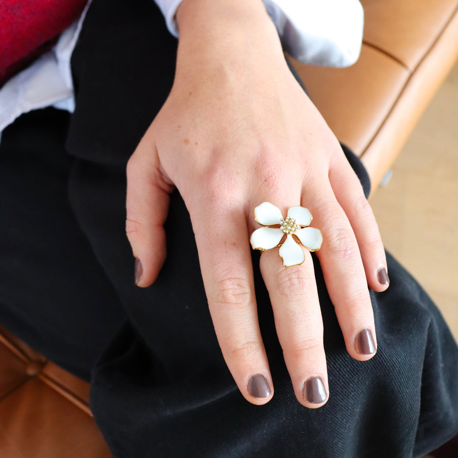 White flower ring gold
