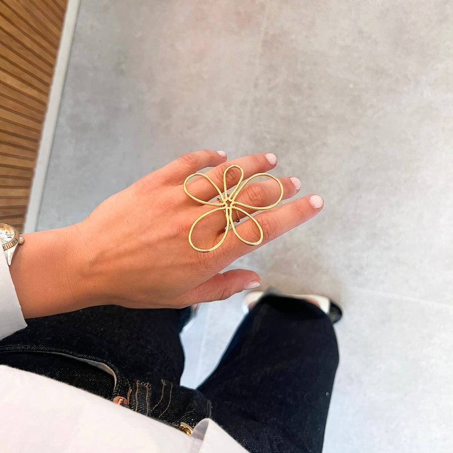 Statement flower ring gold